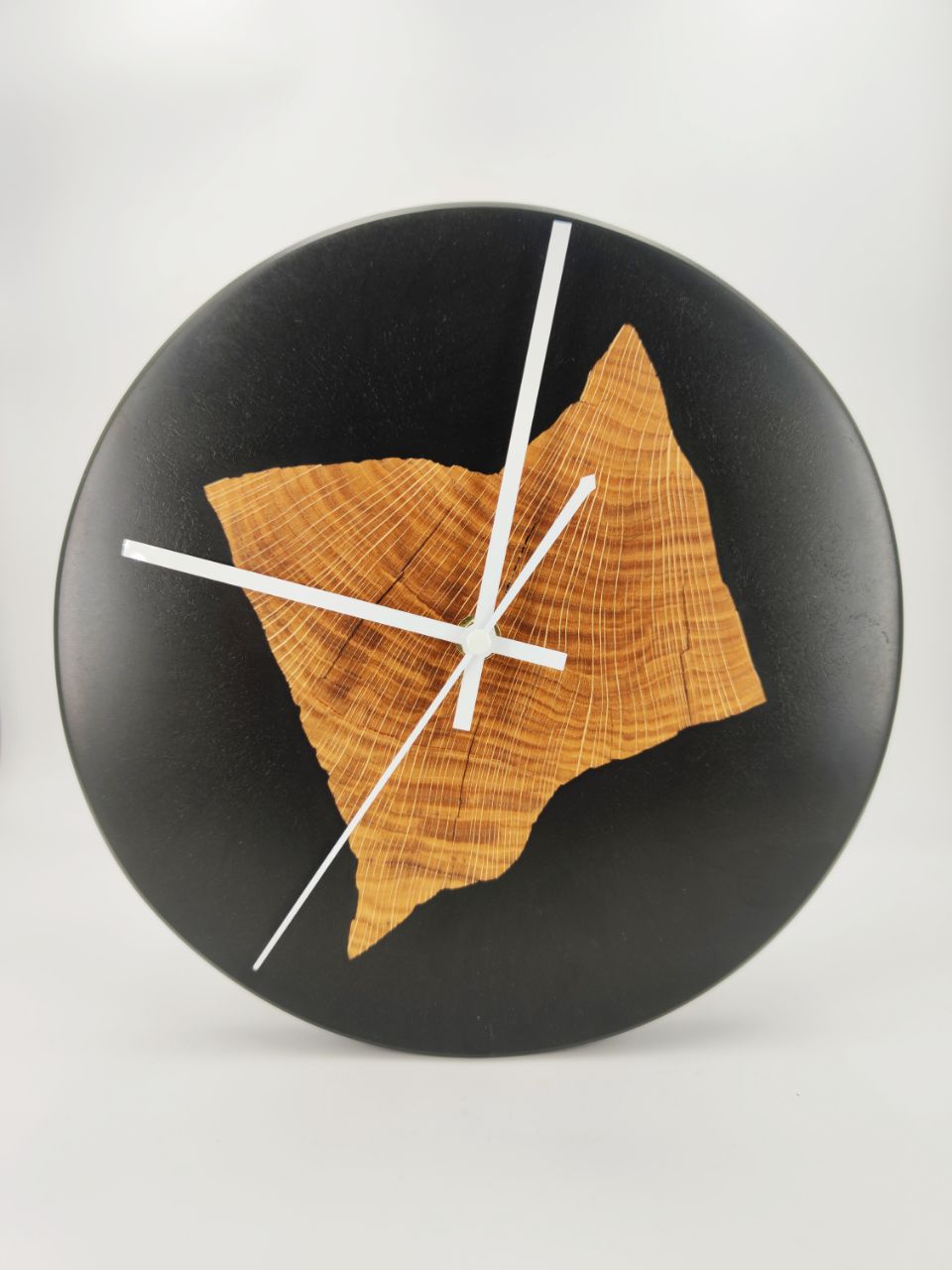 Epoxy Clock Uhr Black Wood